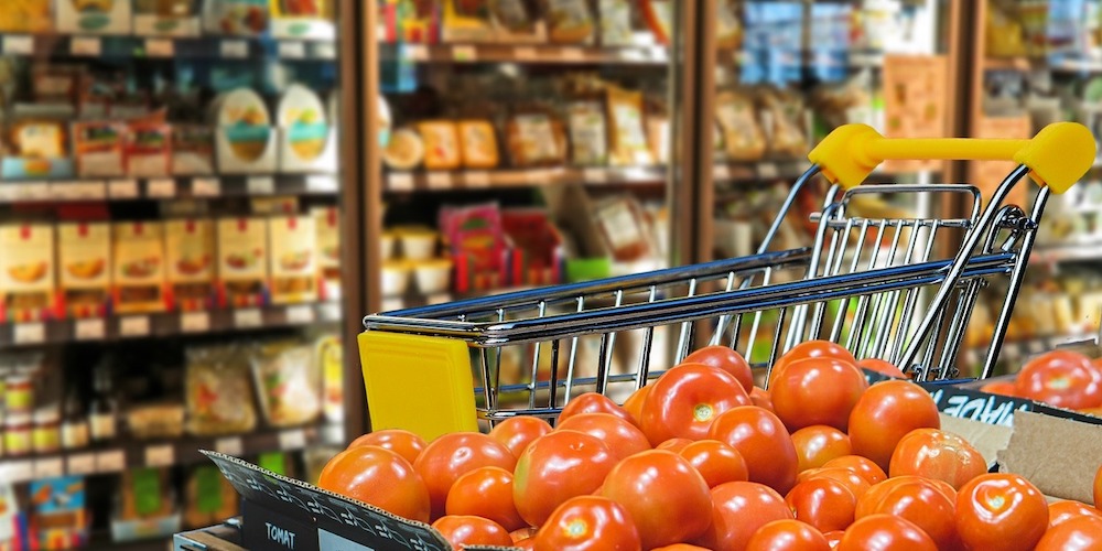 Geld sparen beim Einkaufen im Supermarkt